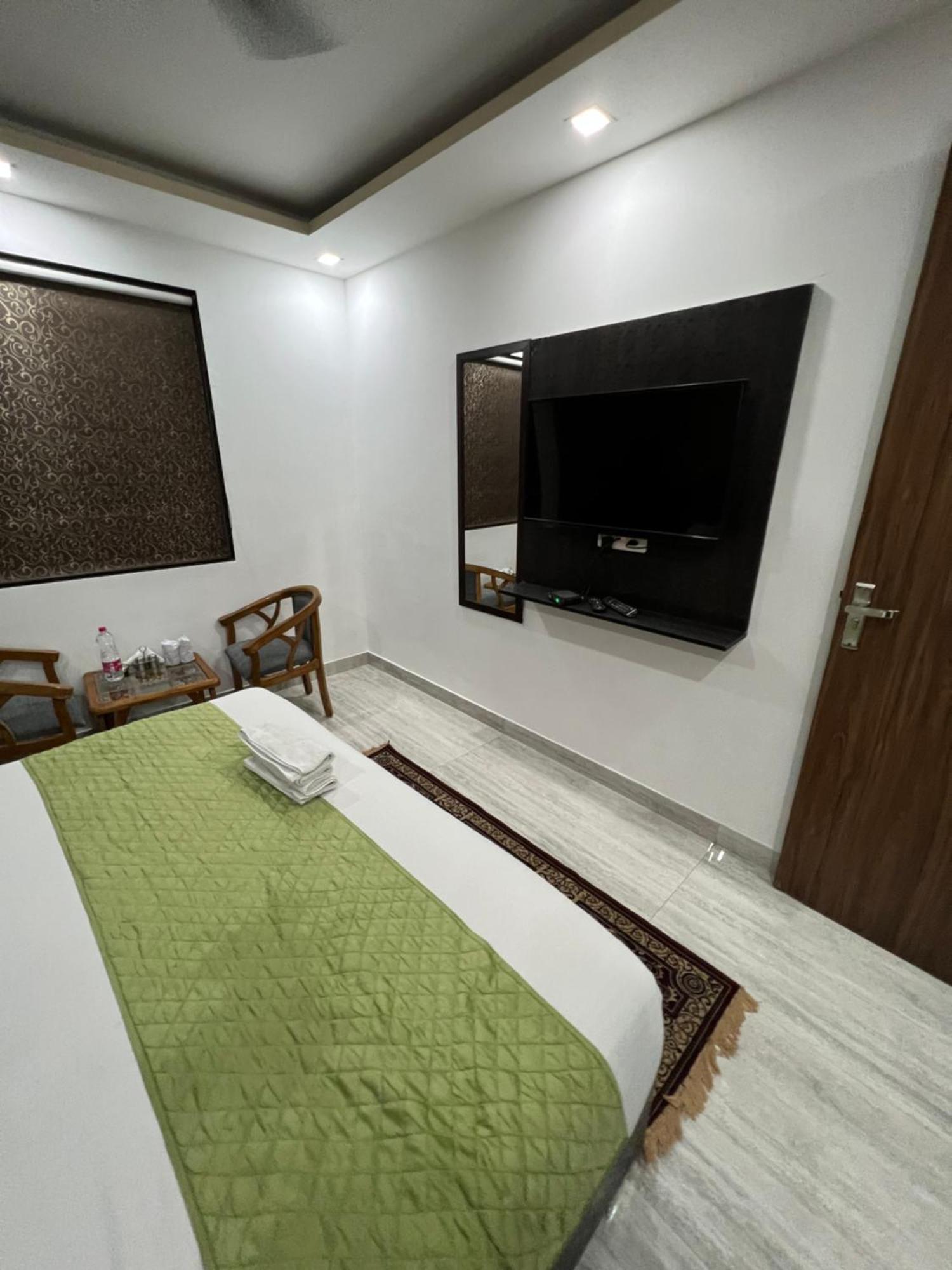 Hotel Royal Inn Igi 뉴델리 외부 사진